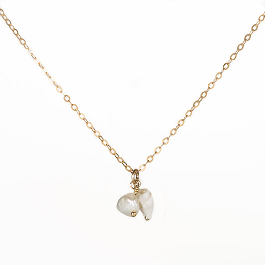 Bombom Heat Australia Trumpet Shell with Pearl Necklace