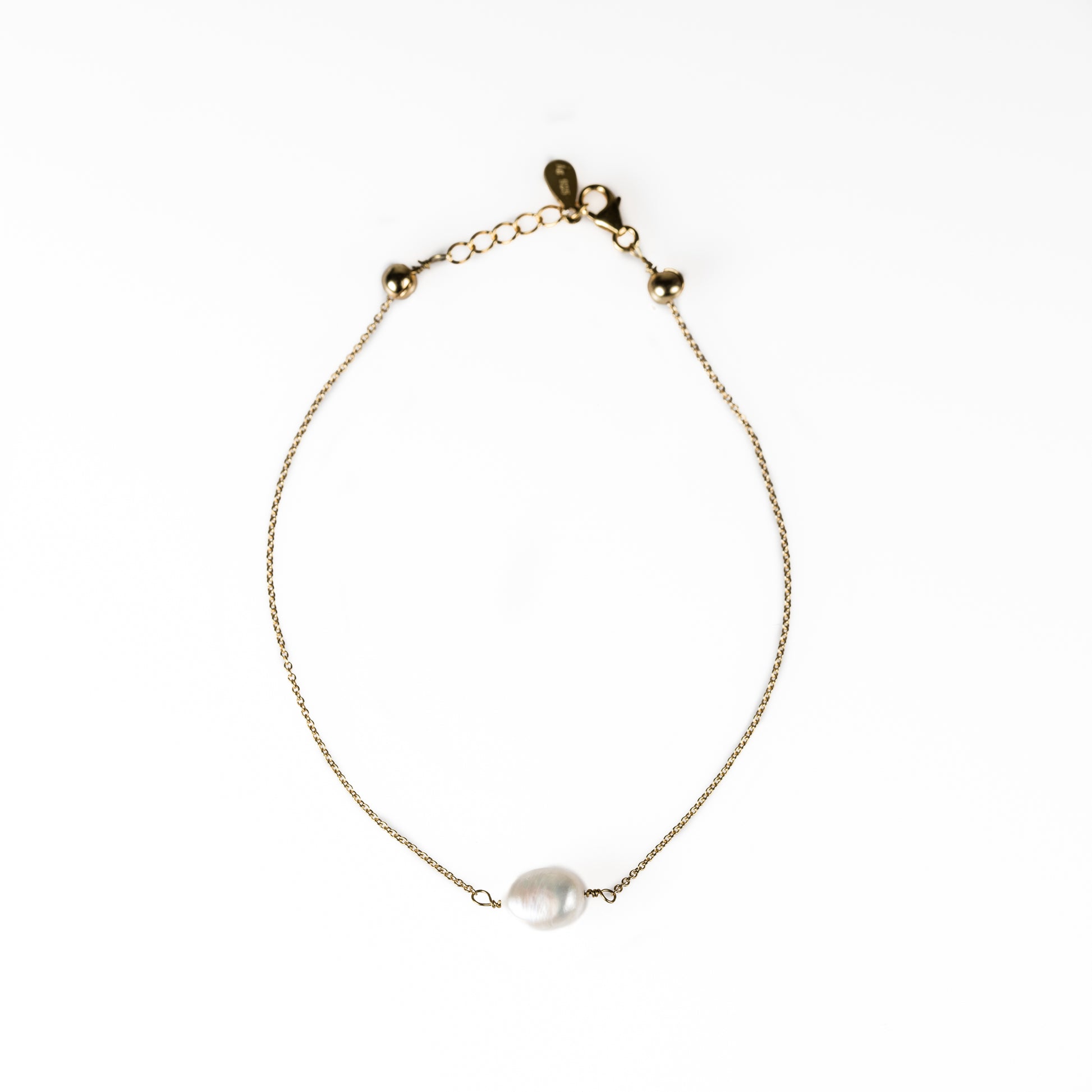 Back to basics single pearl bracelet